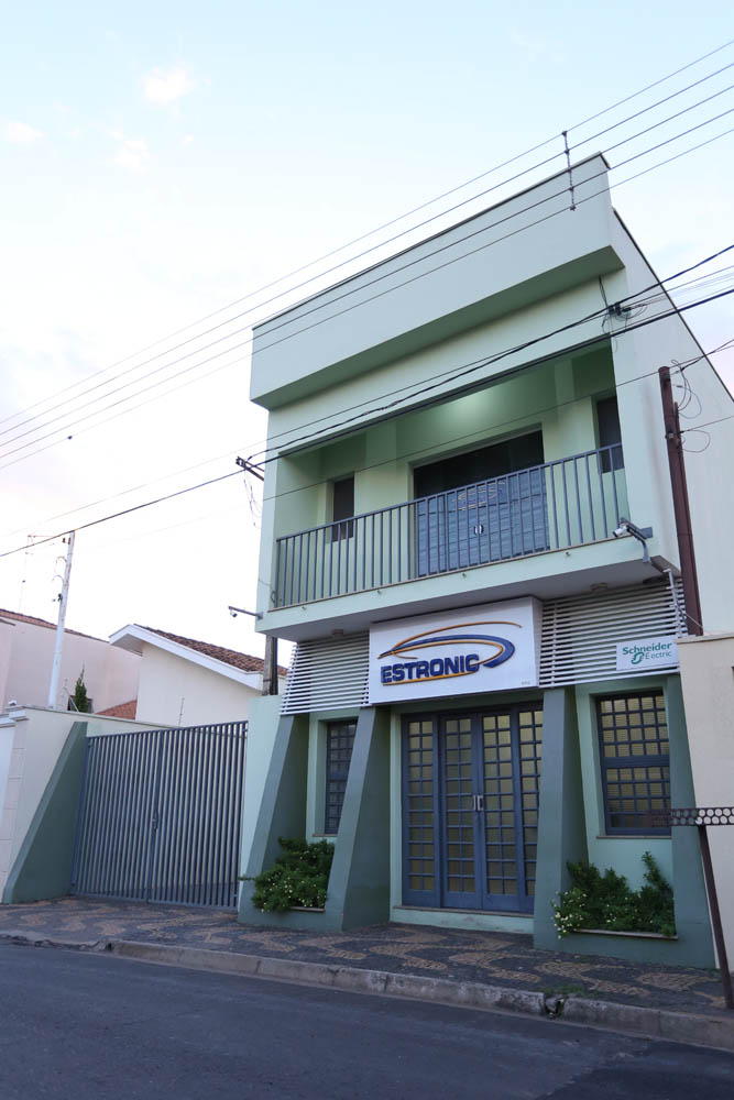 Fachada da Estronic em Porto Ferreira